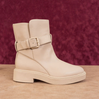 Vince Women Kaelyn Cream Rubber Waterproof Buckle Moto Biker Riding Boots size 9