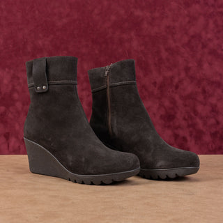 La Canadienne Women Becket Brown Suede Waterproof Zip Wedge Boots sz 9.5