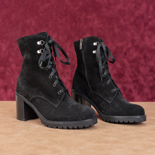 La Canadienne Women Parker Black Suede Lace-up Heel Ankle Boots sz 6.5