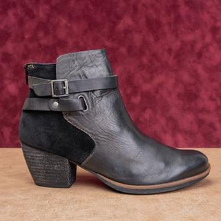 Korks Women Rohit Black Leather Modern Western Boho Ankle Boots sz 9.5