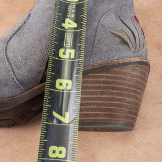 Sofft Women Westmont Floral Embroidered Grey Suede Cowboy Ankle Boots sz 7