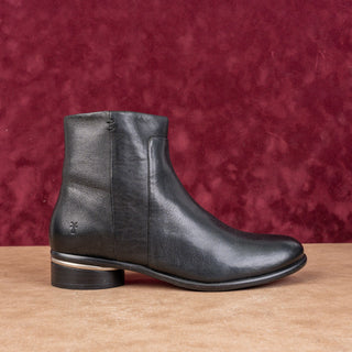 Frye Women Charlie Seam Short Zip Black Leather Round Heel Boots size 7.5