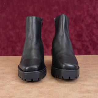 Andre Assous Women Milla Black Leather Square Toe Fashion Lug Ankle Boots size 6