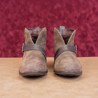 UGG Women Wright Brown Distress Suede Buckle Strap Ankle Boots sz 8.5