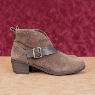 UGG Women Wright Brown Distress Suede Buckle Strap Ankle Boots sz 8.5