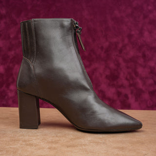 Aquatalia Women Brown Leather Pointy Toe Front Zip Fashion Dress Ankle Boots 12