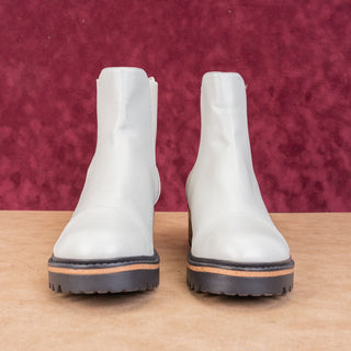 Journee Collection Women Vegan Offwhite Leather Chelsea Ankle Fashion Boots sz 9