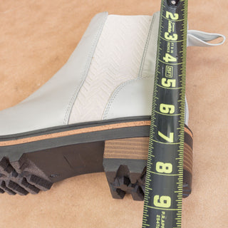 Journee Collection Women Vegan Offwhite Leather Chelsea Ankle Fashion Boots sz 9