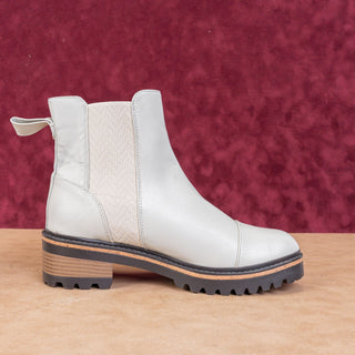 Journee Collection Women Vegan Offwhite Leather Chelsea Ankle Fashion Boots sz 9