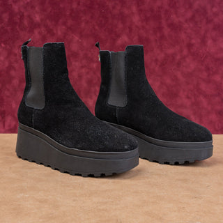 Calvin Klein Women Nevia Black Suede Platform Slip on Chelsea Ankle Boots sz 8