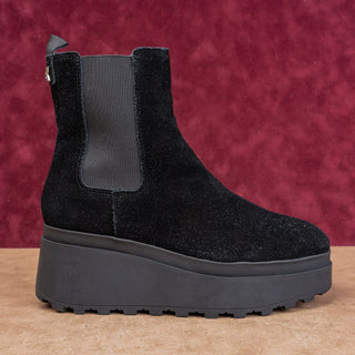Calvin Klein Women Nevia Black Suede Platform Slip on Chelsea Ankle Boots sz 8