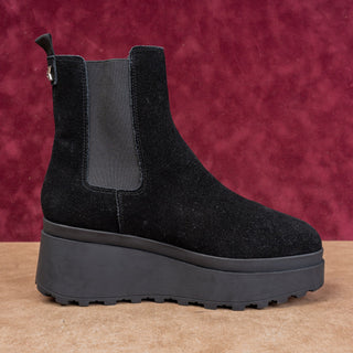 Calvin Klein Women Nevia Black Suede Platform Slip on Chelsea Ankle Boots sz 8