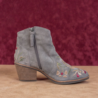 Sofft Women Westmont Floral Embroidered Grey Suede Cowboy Ankle Boots sz 7