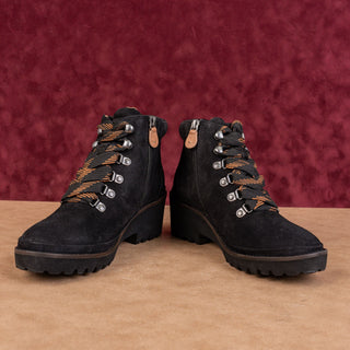 Gentle Soul Women Mona Black Suede lace-up Combat Ankle Boots sz 7.5