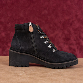 Gentle Soul Women Mona Black Suede lace-up Combat Ankle Boots sz 7.5