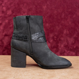 Vionic Women Carl Ash Black Leather Water Repellent Western Harness Boots sz 9