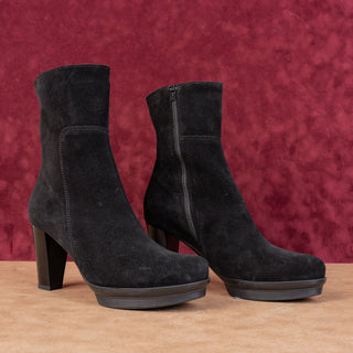 La Canadienne Women Black Suede Zip Platform Fashion Ankle Waterproof Boots sz 9