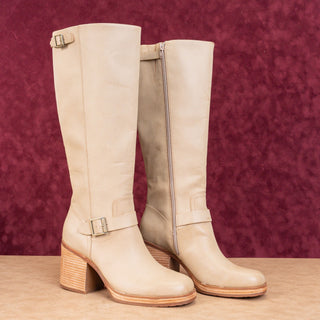 Korks Wmn Karelyn Distress Cream Wide Calf Faux Leather Block Knee Boots 11