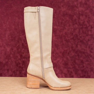 Korks Wmn Karelyn Distress Cream Wide Calf Faux Leather Block Knee Boots 11