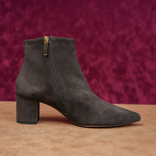 L'Agence Women Jeannie Pointed Toe Distressed Grey Suede boots sz 9.5US EUR 40