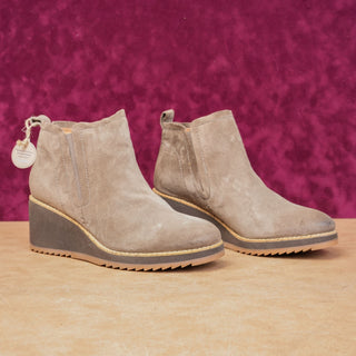 Sofft Women Emeree Taupe Waterproof Suede Flexible Ankle Boots size 11