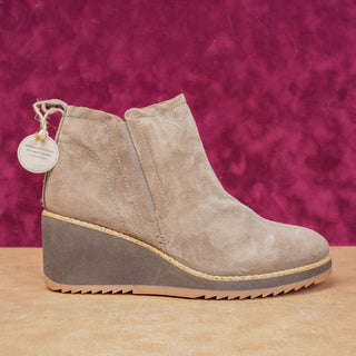 Sofft Women Emeree Taupe Waterproof Suede Flexible Ankle Boots size 11