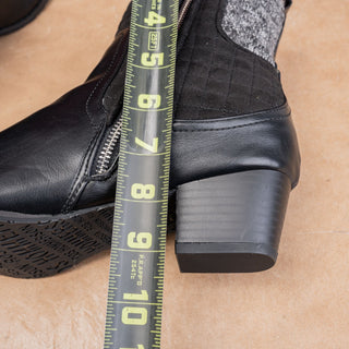 Ros Hommerson Women Reese Black Faux Leather Zip Fashion Wide Fit Boots sz 11