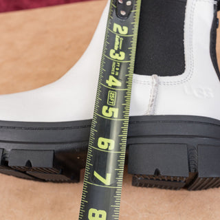 UGG Women Ashton Platform Fashion Slip-on White Chelsea Boots sz 6.5