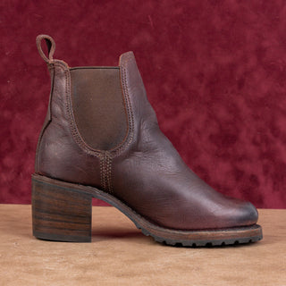 Frye Sabrina Chelsea Women Vibram Cognac Oil Tanned Full Grain Chelsea Boots sz 6