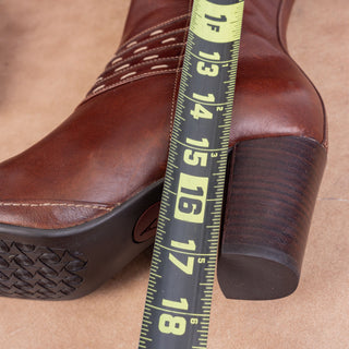Clark Artisan Women Vintage Retro 90s Brown Leather Heel Zip Knee Boots sz 9