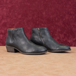 Frye Women Carson Piping Black Leather Western Fashion Ankle Boots sz 10