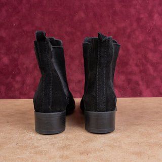 La Canadienne Wmn Western Waterproof Black Suede Low Ankle Chelsea Boots sz 7.5