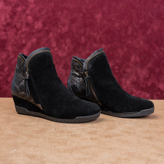 Halsa Women Black Suede Blue Zip Wedge Fashion Zip Ankle Boots sz 7.5