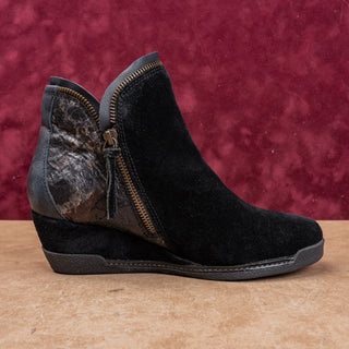 Halsa Women Black Suede Blue Zip Wedge Fashion Zip Ankle Boots sz 7.5